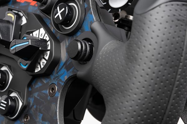 ClubSport Racing Wheel F1® + CSL Elite V2 Ready2Race Bundle (18 Nm)